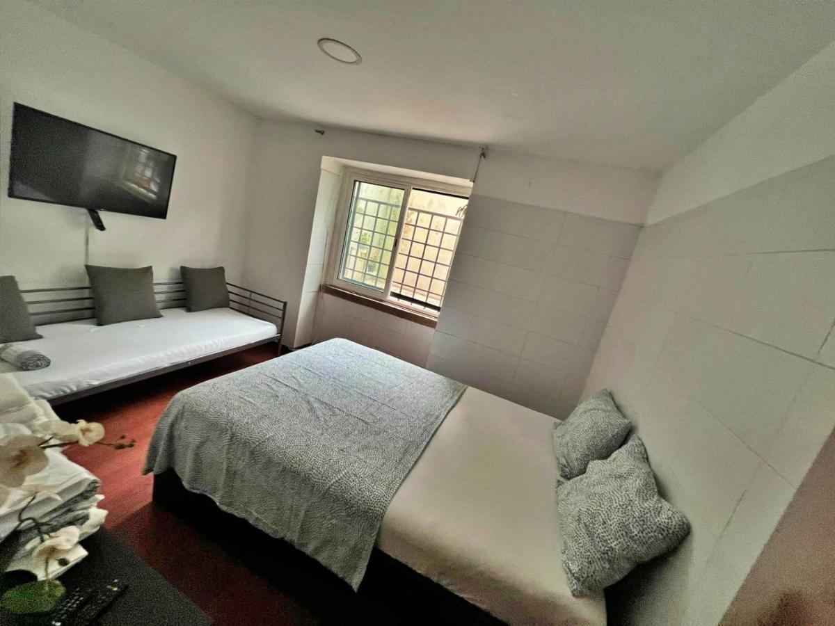 Room In Queluz 11 Minutes From Lisbon Kültér fotó