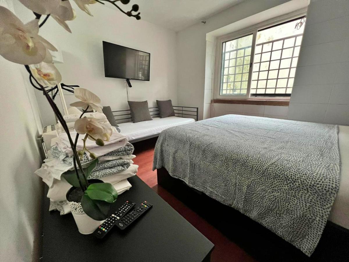 Room In Queluz 11 Minutes From Lisbon Kültér fotó